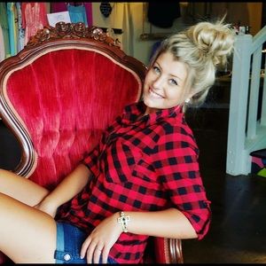 Meet your Posher, Caitlyn